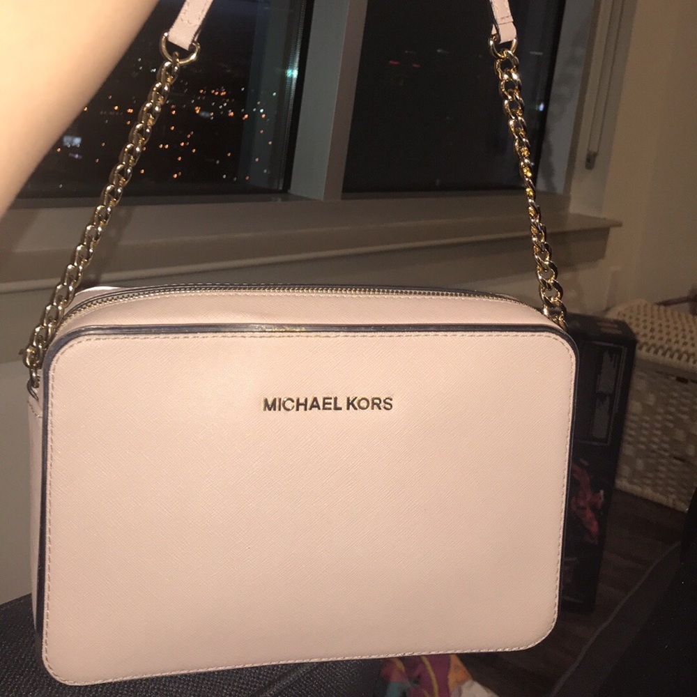 Large Michael Kors Jet Set Cross Body — like new!